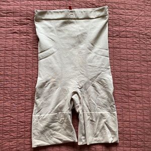 SPANX Slim Cognito Tummy/thigh Control wear, sz M